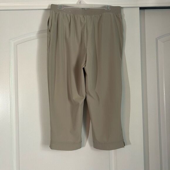 Weekends by Chico’s Beige Cropped Pants - Picture 4 of 6